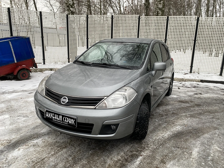 Nissan Tiida, 2011г., передний привод, автомат
