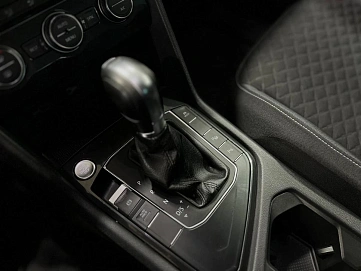 Volkswagen Tiguan, 2018г, передний привод, робот
