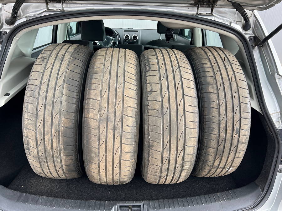 Nissan Qashqai, 2010г., передний привод, вариатор