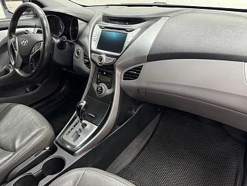 Hyundai Elantra, 2012г, передний привод, автомат