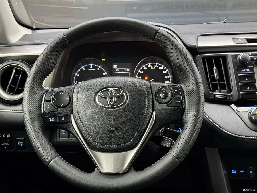 Toyota RAV4, 2016г., полный привод, вариатор