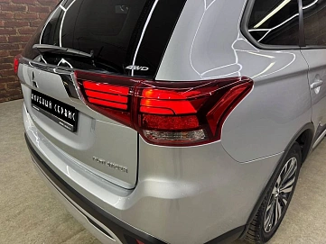 Mitsubishi Outlander, 2019г, передний привод, вариатор