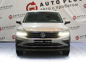 Volkswagen Tiguan, 2021г, передний привод, робот