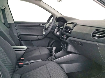 Volkswagen Polo, 2020г, передний привод, механика