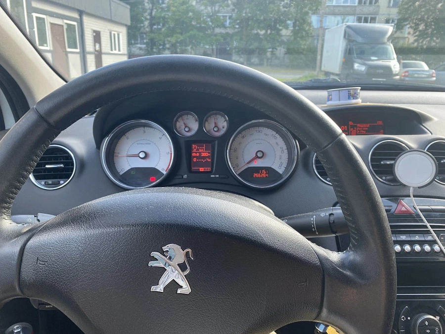 Peugeot 408, 2012г., передний привод, механика
