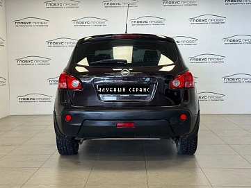 Nissan Qashqai, 2009г, передний привод, автомат