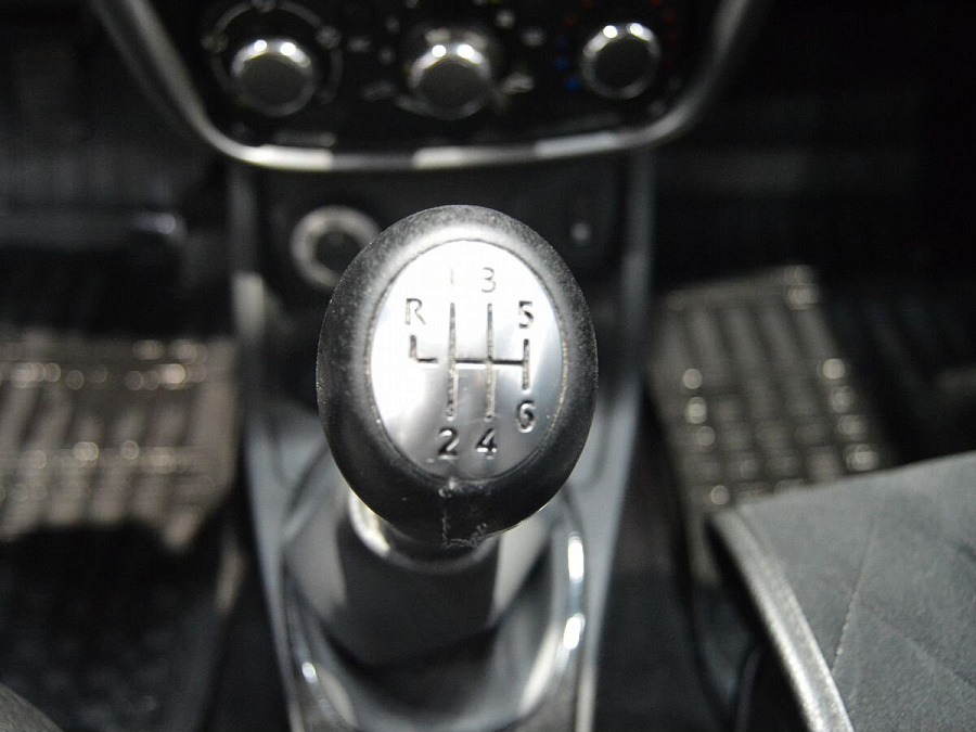Renault Duster, 2012г., передний привод, механика