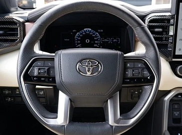 Toyota Tundra, 2022г, полный привод, автомат