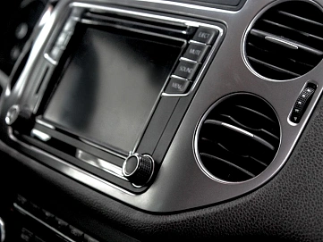 Volkswagen Tiguan, 2016г, передний привод, робот