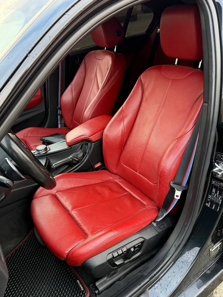 BMW 3 серии, 2012г., задний привод, автомат