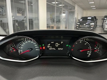 Peugeot 308, 2020г, передний привод, автомат
