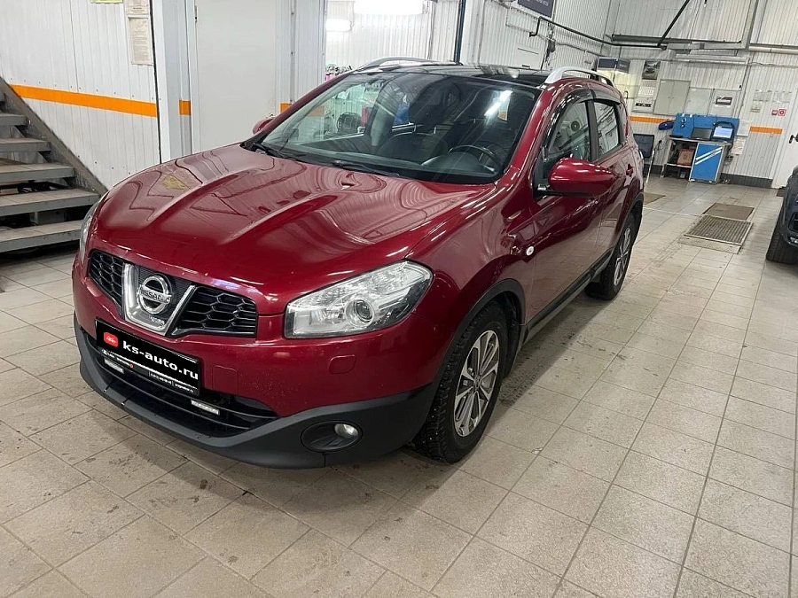 Nissan Qashqai, 2011г., полный привод, вариатор
