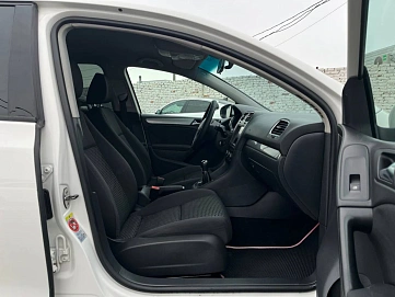 Volkswagen Golf, 2012г, передний привод, механика