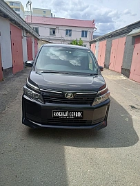 Toyota Voxy, 2014г, передний привод, вариатор