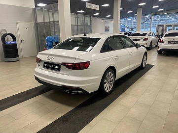 Audi A4, 2020г, передний привод, робот