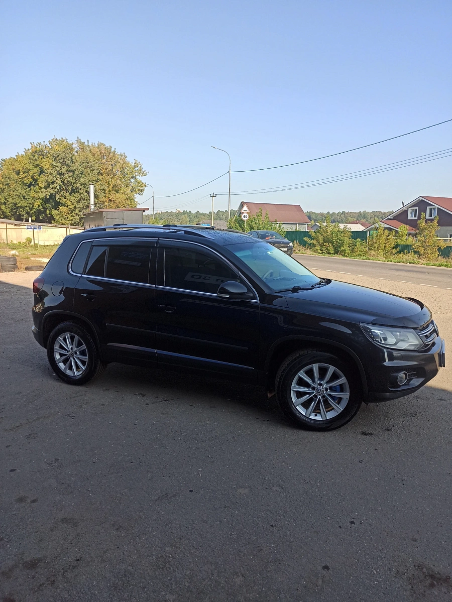Volkswagen Tiguan, 2011г., полный привод, автомат