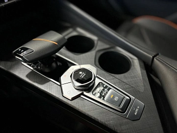 Changan UNI-V, 2023г, передний привод, робот