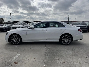 Mercedes-Benz E-Класс, 2022г, задний привод, автомат