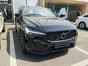 Volvo XC60, 2025г, полный привод, автомат