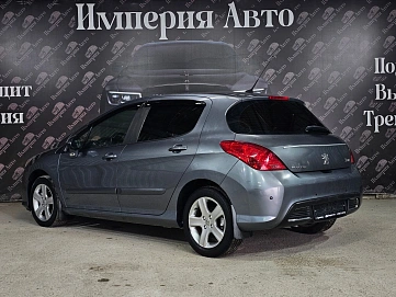 Peugeot 308, 2010г., передний привод, автомат