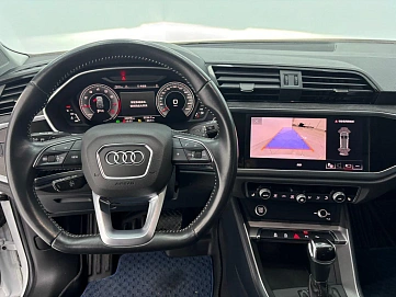 Audi Q3, 2022г, передний привод, робот