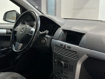 Opel Astra, 2009г, передний привод, механика