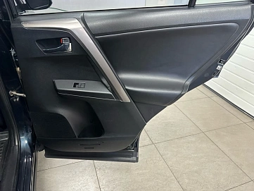 Toyota RAV4, 2018г, передний привод, автомат