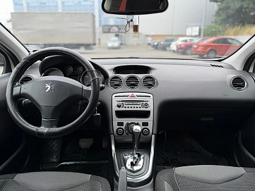 Peugeot 308, 2010г, передний привод, автомат