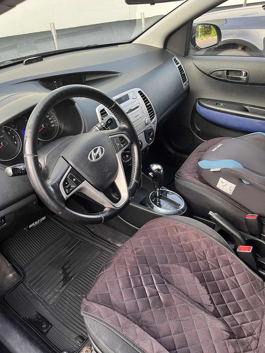Hyundai i20, 2010г., передний привод, автомат