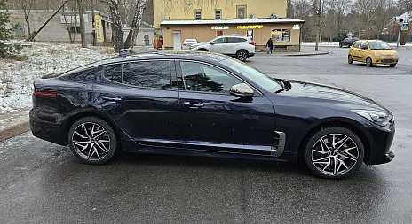 Kia Stinger, 2022г, полный привод, автомат