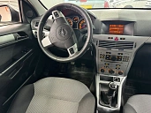 Opel Astra, 2011г., передний привод, механика