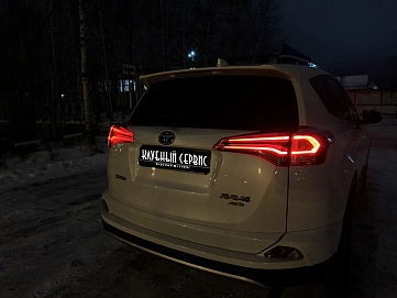 Toyota RAV4, 2016г, полный привод, вариатор