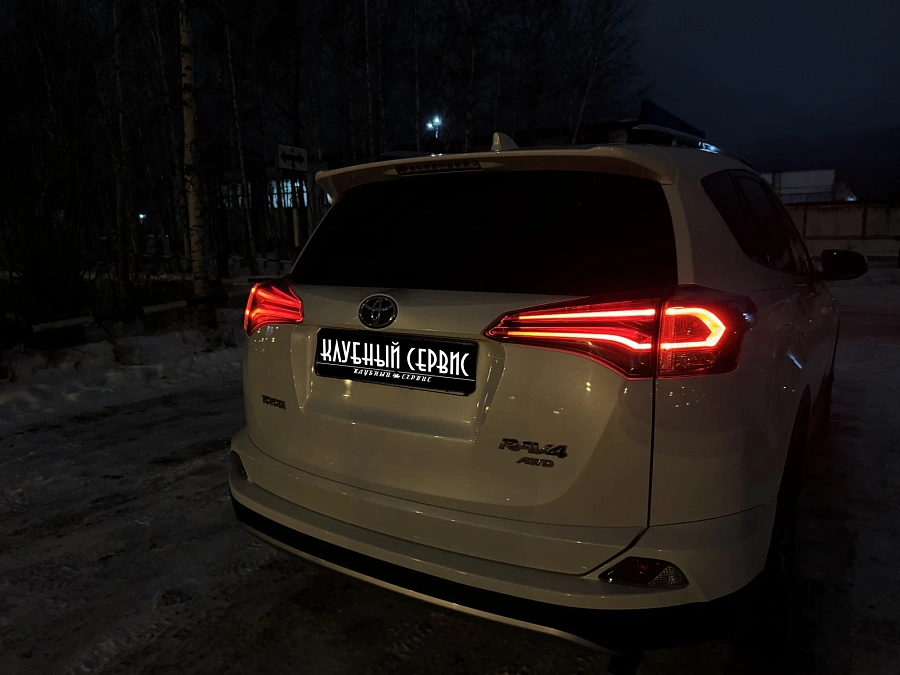 Toyota RAV4, 2016г., полный привод, вариатор