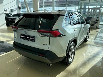 Toyota RAV4, 2020г, передний привод, вариатор