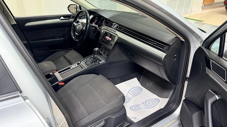 Volkswagen Passat, 2015г., передний привод, робот