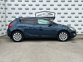 Opel Astra, 2011г., передний привод, механика