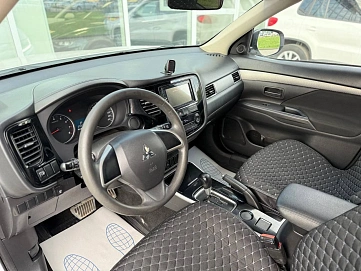 Mitsubishi Outlander, 2017г, передний привод, вариатор