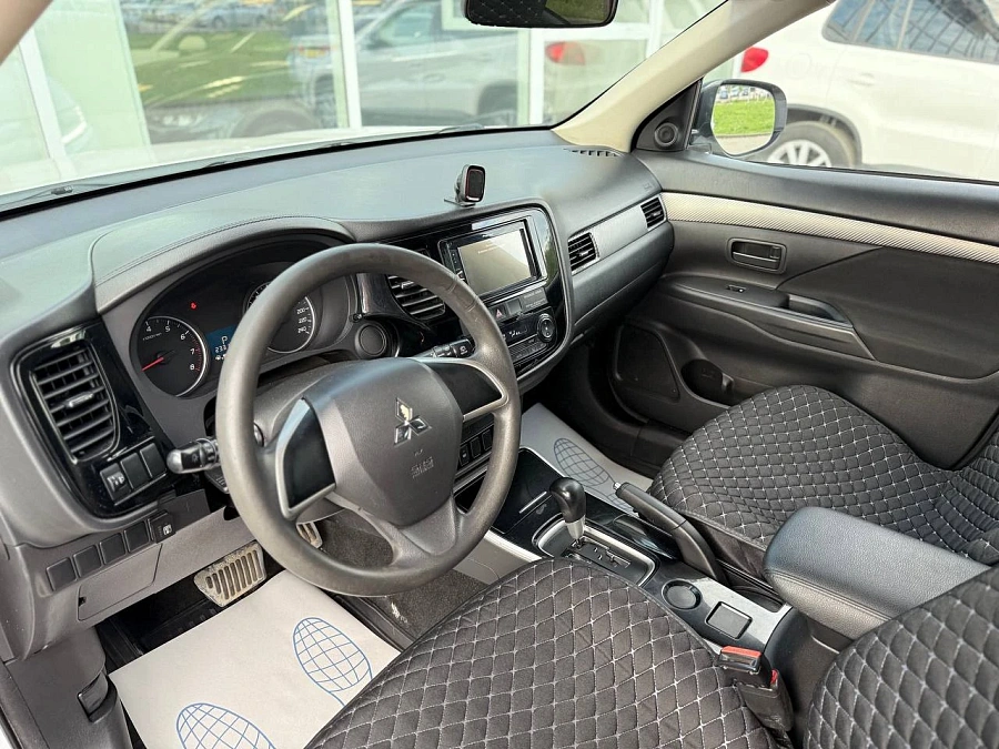 Mitsubishi Outlander, 2017г., передний привод, вариатор