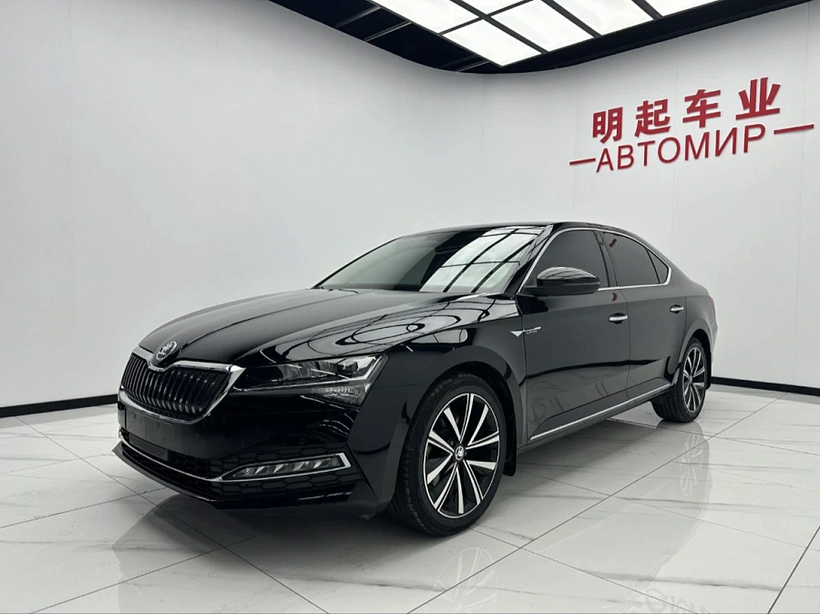 Skoda Superb, 2022г., передний привод, робот