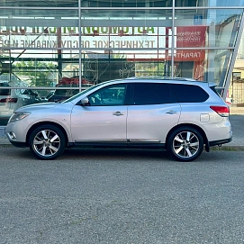 Nissan Pathfinder, 2014г, передний привод, автомат
