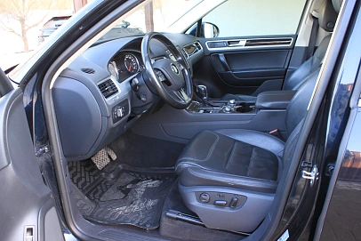 Volkswagen Touareg, 2016г, полный привод, автомат