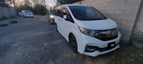 Honda Stepwgn, 2017г, передний привод, вариатор