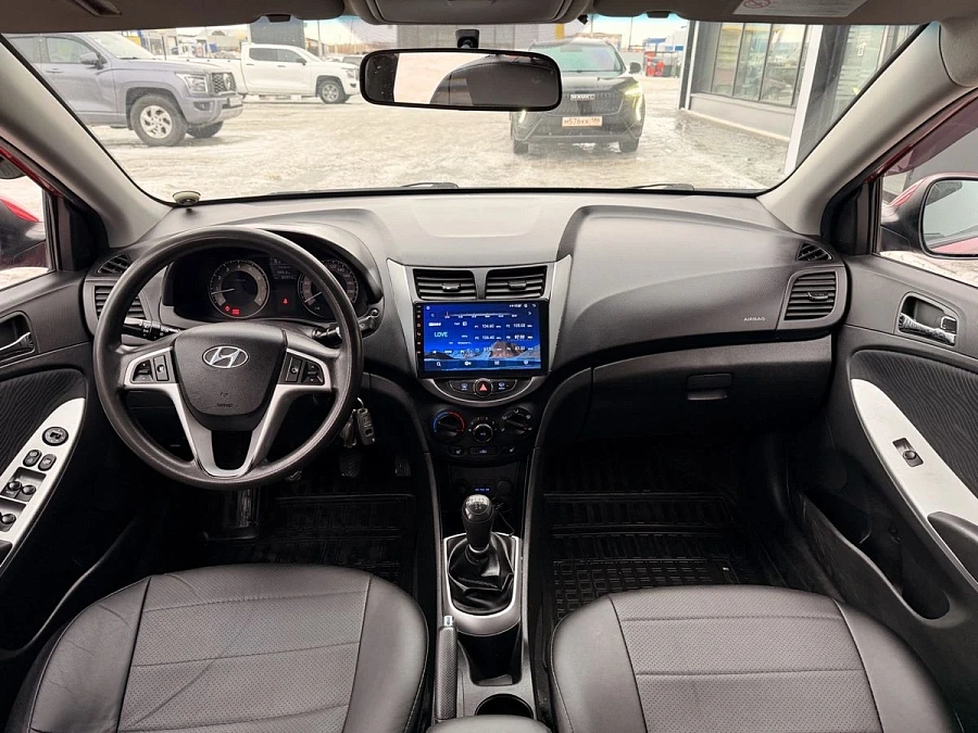Hyundai Solaris, 2012г., передний привод, механика