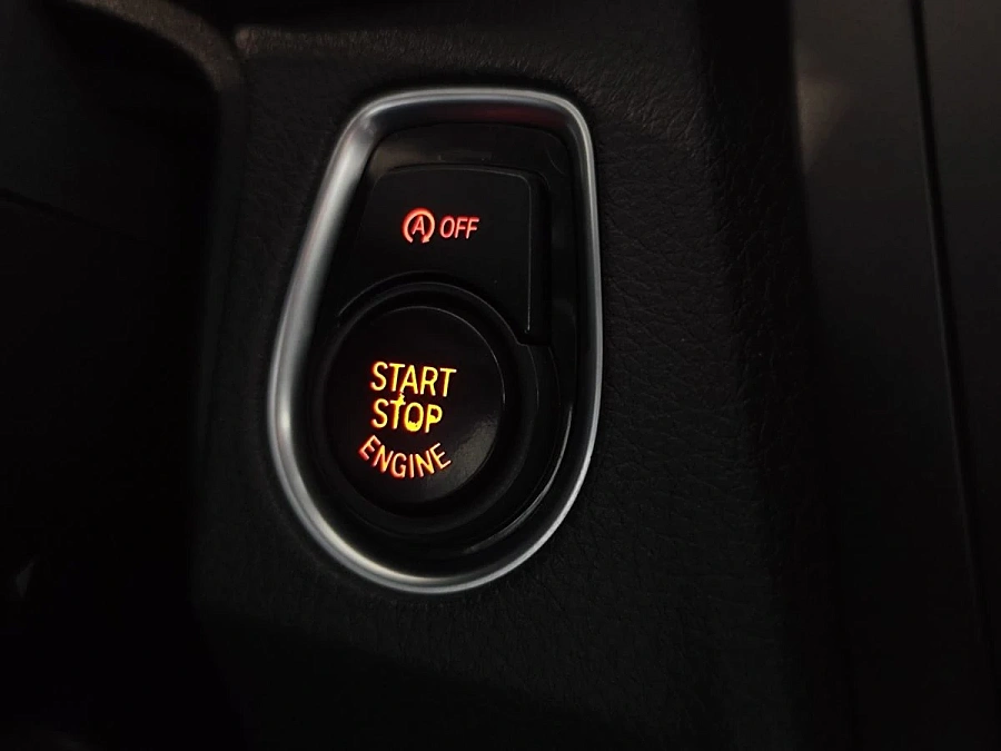 BMW 3 серии, 2015г., задний привод, автомат