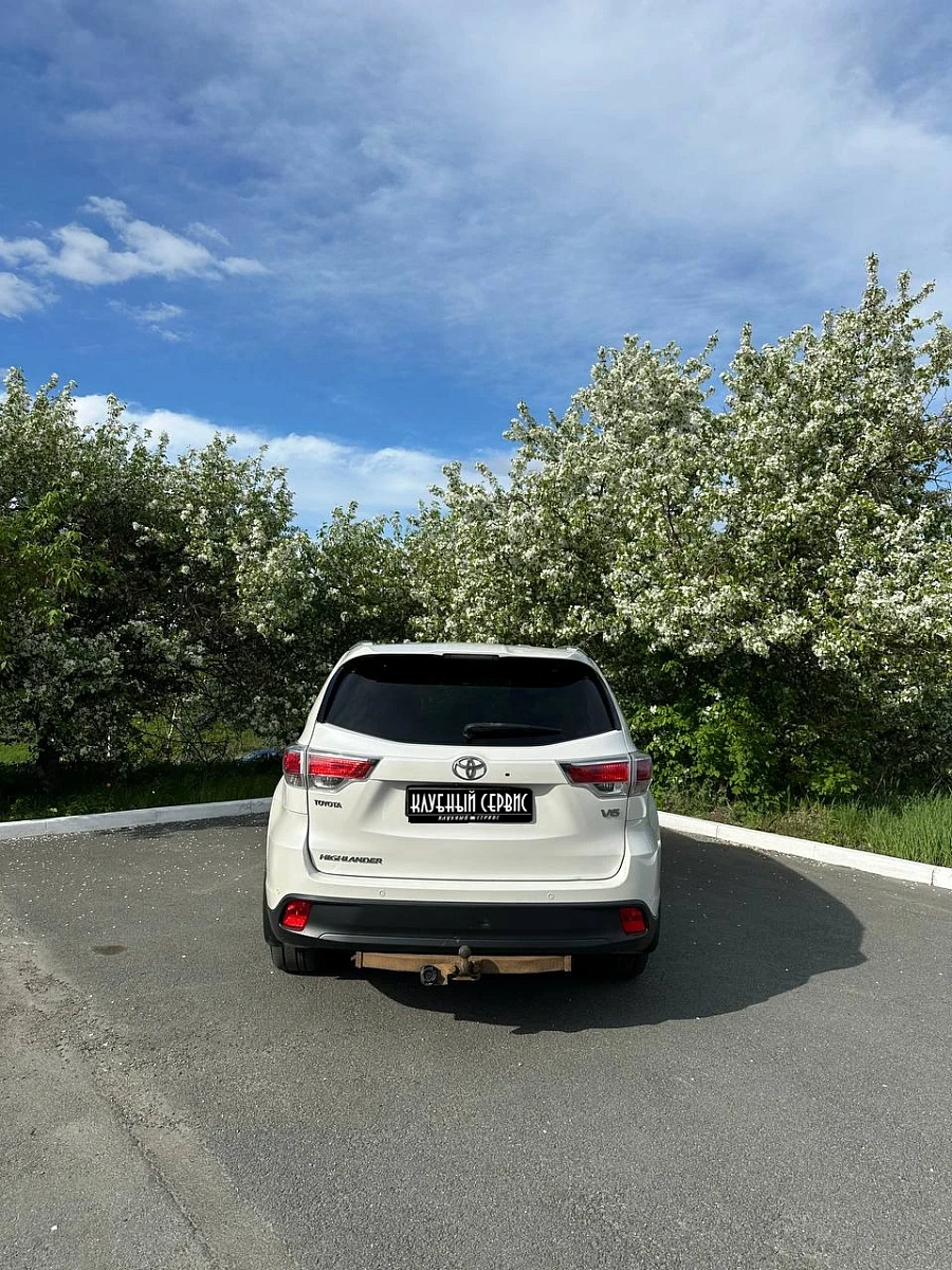 Toyota Highlander, 2015г., полный привод, автомат