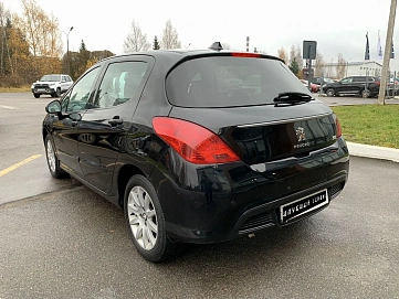 Peugeot 308, 2011г, передний привод, автомат