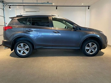 Toyota RAV4, 2015г, передний привод, автомат