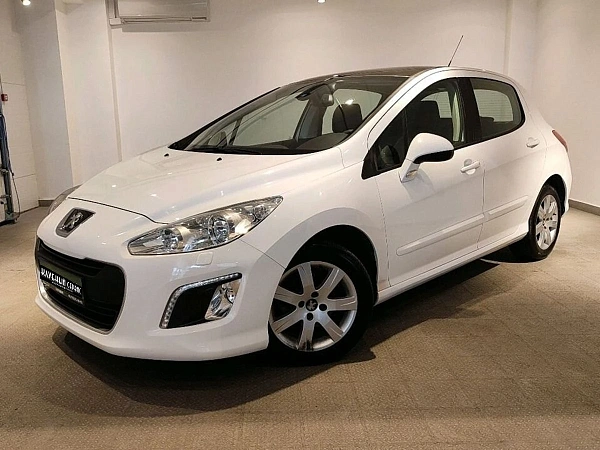 Peugeot 308, 2012г., передний привод, автомат