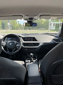 BMW 1 серии, 2020г, передний привод, механика