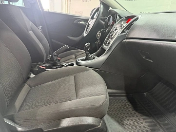 Opel Astra, 2013г, передний привод, механика